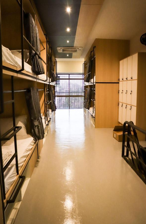 W2 Hostel Чиангмай Экстерьер фото